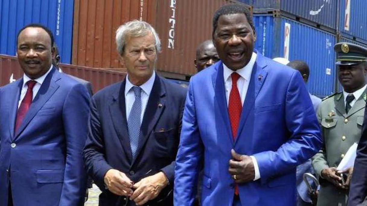 Vincent Bolloré (au milieu), ici entouré du président Mahamadou Issoufou du Niger et de l'ex-président Yayi Boni du Bénin, n'hésite jamais à activer ses réseaux de la Françafrique.