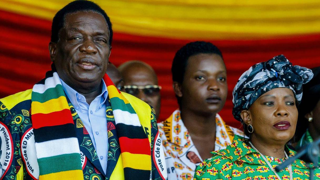Emmerson Mnangagwa, au côté de son épouse, Auxilia Mnangagwa, pendant un meeting lors de la campagne présidentielle de 2018. 