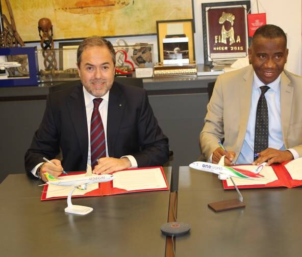 Hamid Addou, président directeur général de Royal Air Maroc, et Alioune Badara Fall, directeur général d’Air Sénégal.