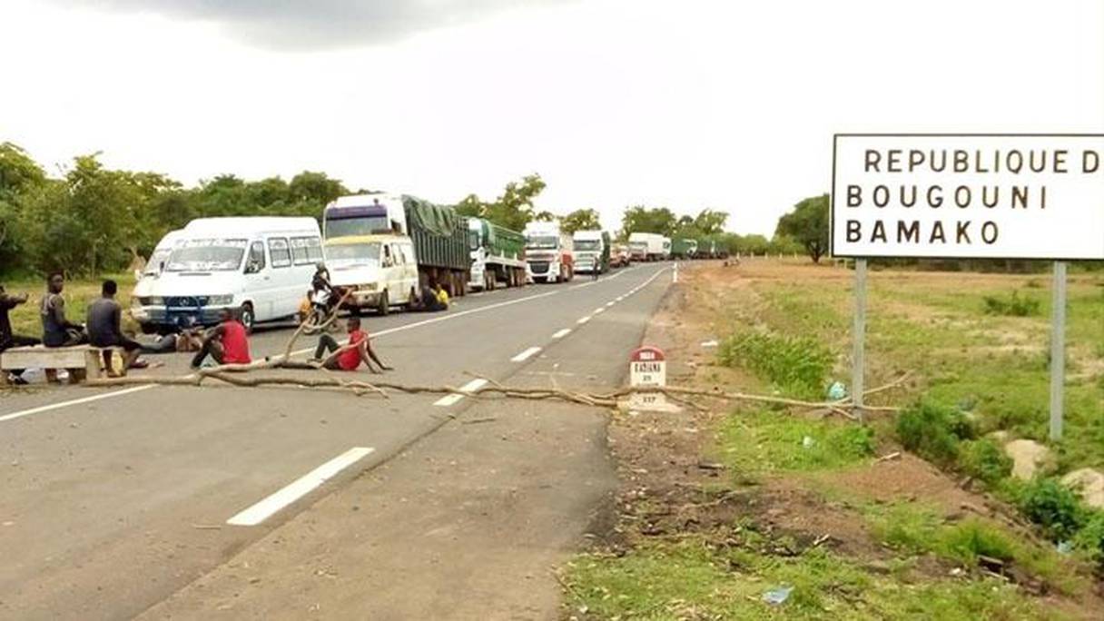 Des camions de transport de marchandises bloqués à la frontière ivoiro-malienne.