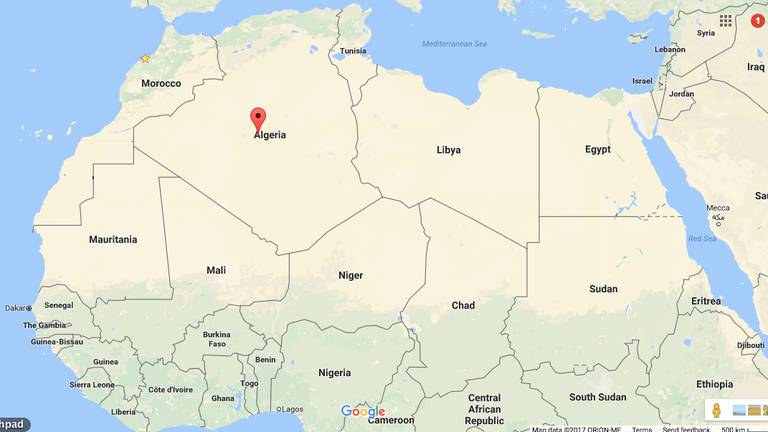 L'Algérie possède des frontières avec cinq autres pays africains. Une situation géographique qui ne lui sert à rien, puisqu'elle n'est intéressée que par l'exportation d'hydrocarbures. 

En revanche, le Maroc, qui n'a d'autres frontières qu'avec la Mauritanie est le premier investisseur en Afrique de l'Ouest et son économie diversifiée tire sa force de son ouverture. 