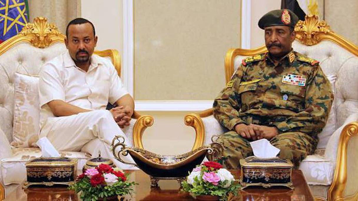 Le Premier ministre éthiopien Abiy Ahmed et le président du Conseil souverain soudanais, le général Abdel Fattah Abdelrahmane al-Burhan.