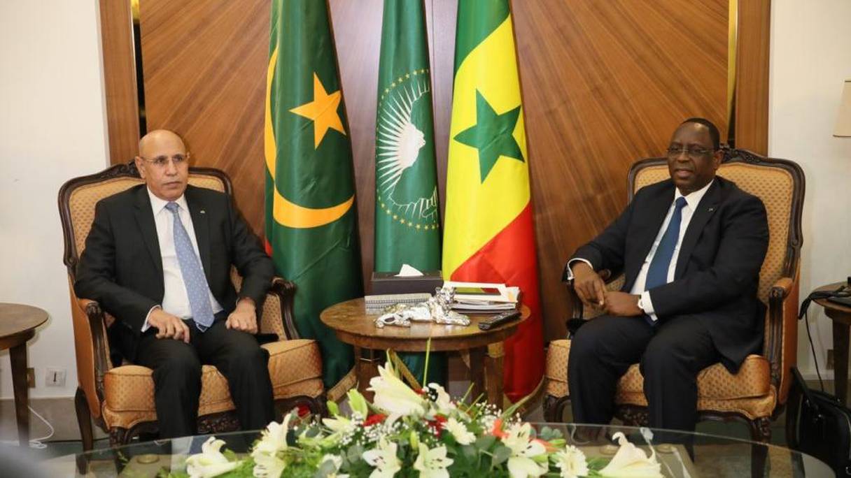 Les présidents Mohamed Cheikh el Ghazouani (Mauritanie) et Macky Sall (Sénégal), en novembre 2019 à Dakar (Sénégal). 
