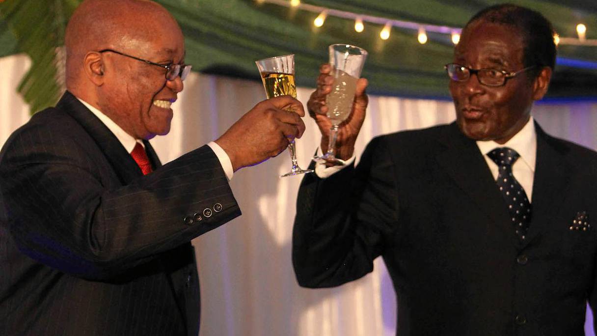 Zuma est-il en train de porter un dernier toast à Mugabe.