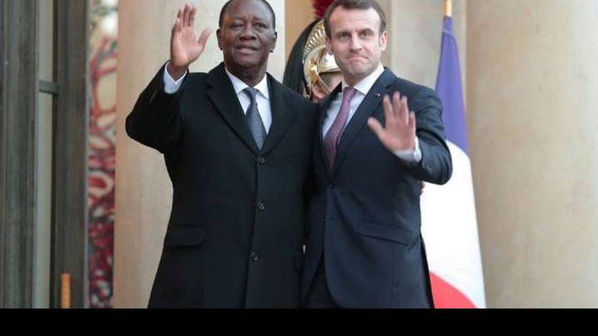 Les présidents Alassane Ouattara (Côte d'Ivoire) et Emmanuel Macron (France).