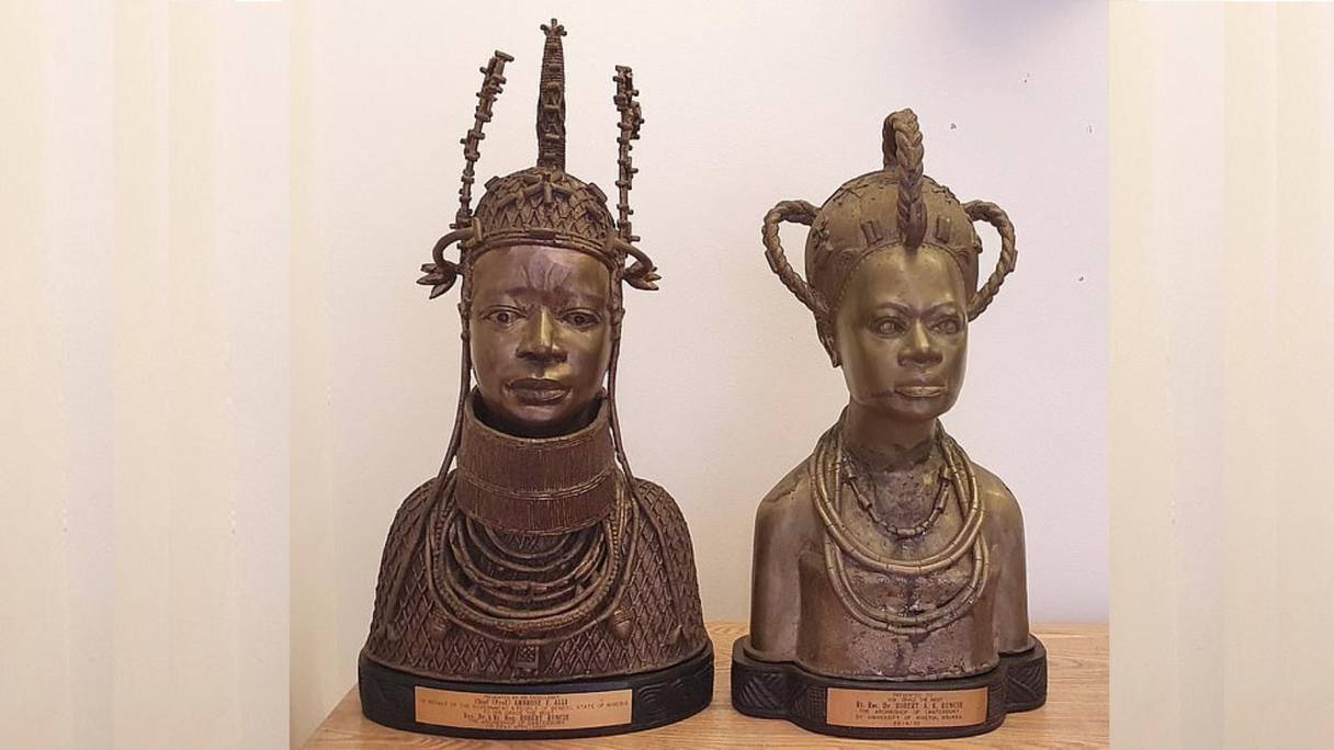 Deux bronzes de Benin State au Nigeria. 