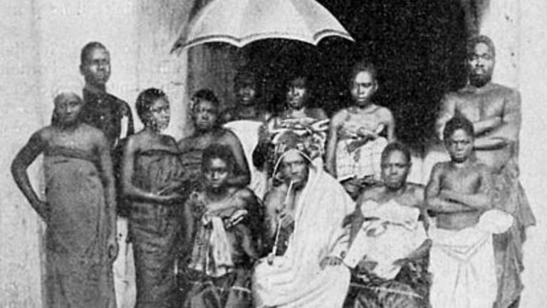 Behanzin ici en Martinique avec sa cour, ses épouses et enfants. 