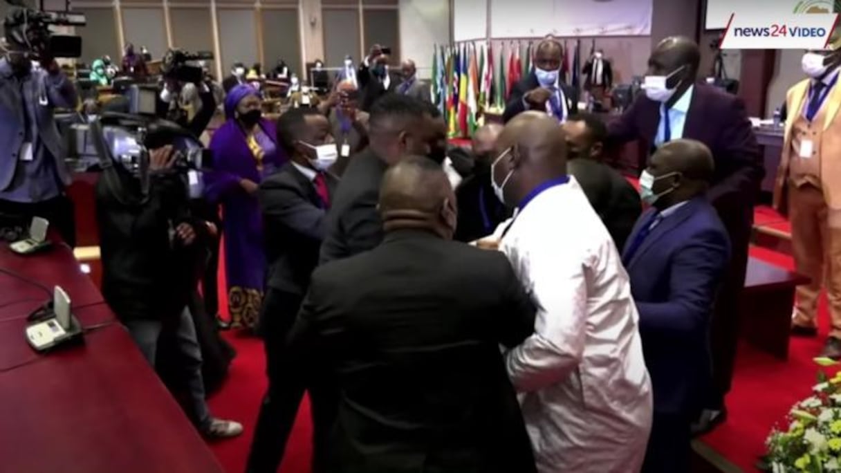 Scène de bagarre dans laquelle est impliqué l'honorable député sénégalais Me Djibril War.