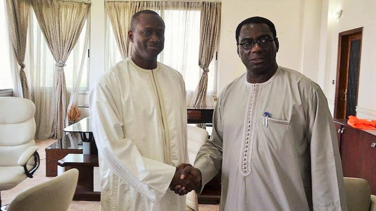 Le nouveau DG du port et son prédécesseur