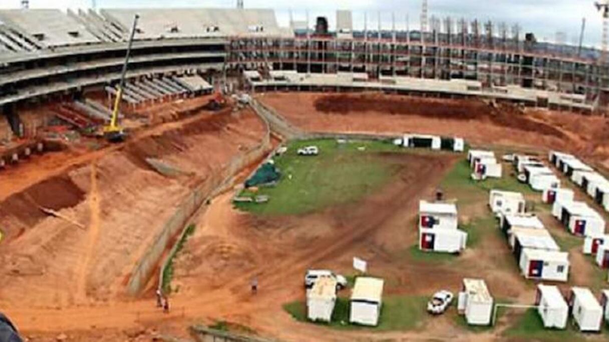 Les containers de l'italien Piccini dans l'enceinte du stade Olembé.