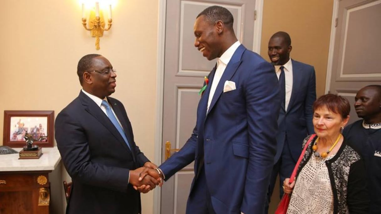 Les efforts du basketteur en faveur des populations démunies, ont attiré l’attention de Macky Sall