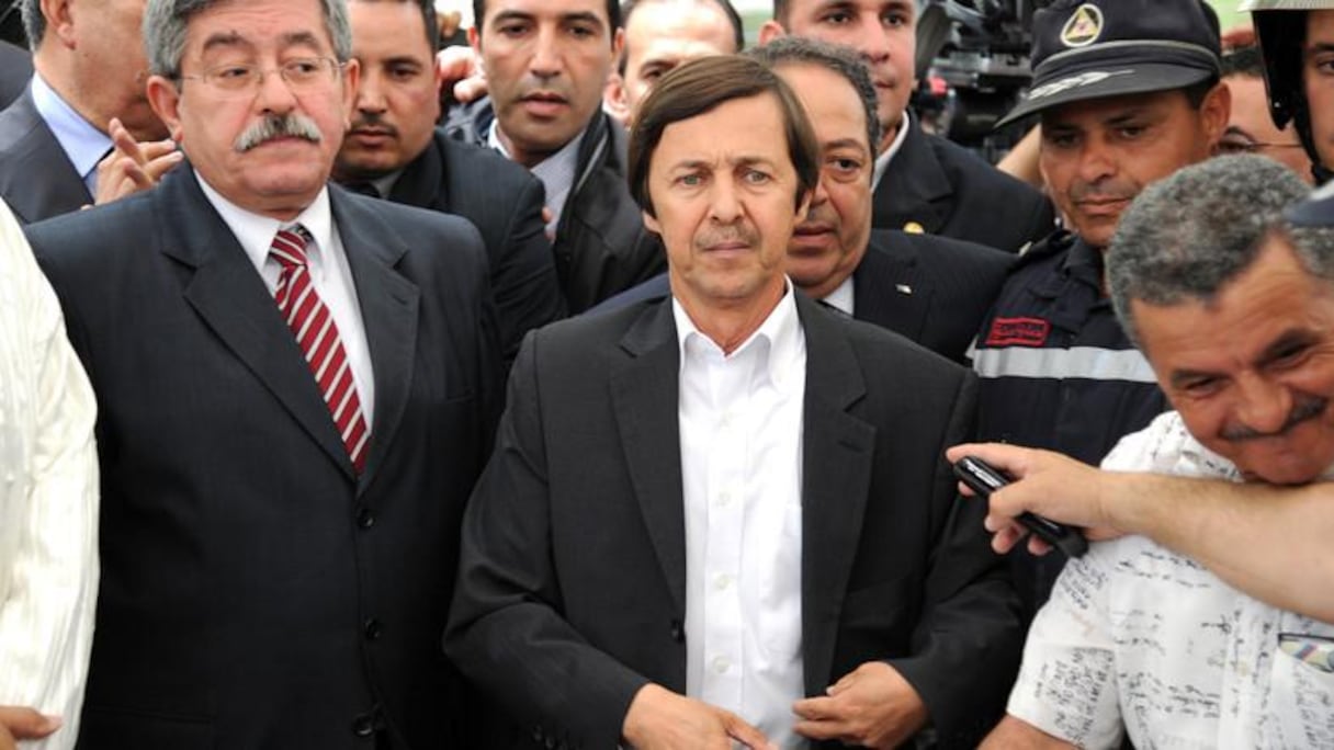 Saïd Bouteflika, frère cadet de l'ex-président algérien, à sa droite Ahmed Ouiyahia, ex-Premier ministre.