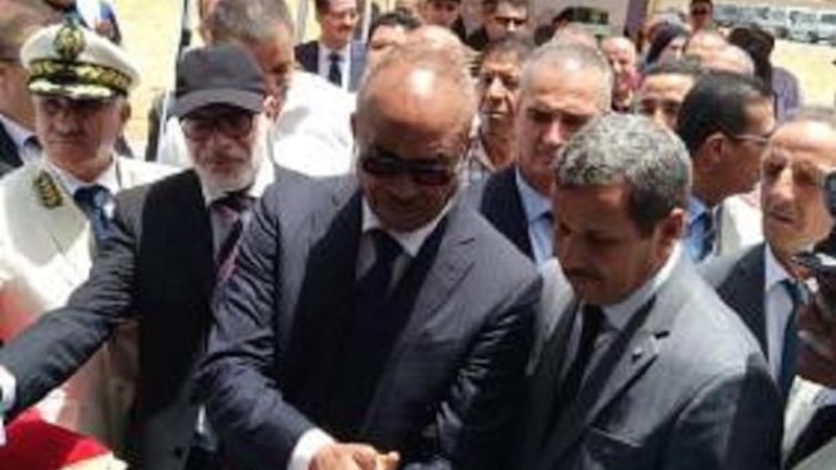 Le ministre algérien de l’intérieur, Noureddine Bedoui, et le ministre mauritanien de l’intérieur, Ahmedou ould Abdallah, ce dimanche 19 août au sud de Tindouf.
