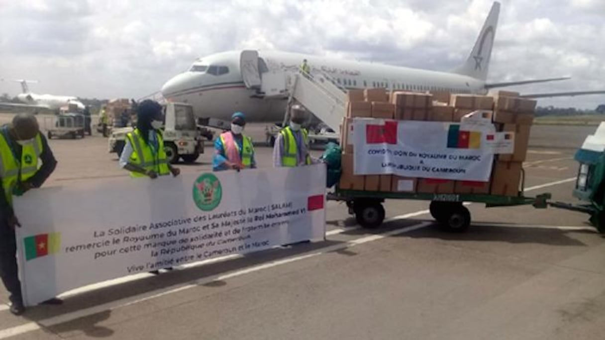 Réception de l'aide médicale marocaine par le Cameroun.