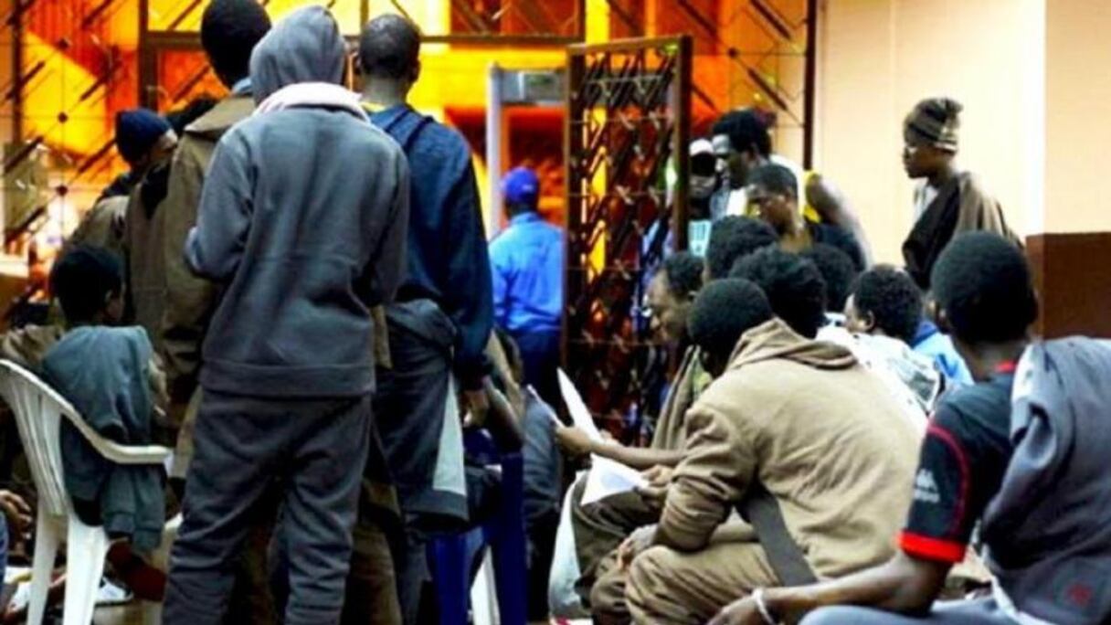 Des Camerounais rapatriés des Etats-Unis, en attente à l'aéroport de Douala.