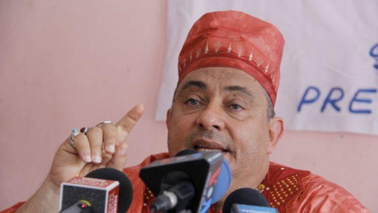 Sam l'Africain alias Mohamed Sam Jichi est un fervent soutien de l'ancien président Gbagbo. Ses propos supposés concernant la femme d'Alassane Ouattara qui ne serait pas ivoirienne lui valent un procès et une détention préventive.