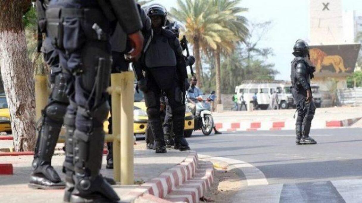 Des policiers armés jusqu'aux dents dans les rues de Dakar: l'image a trés vite fait le tour du web