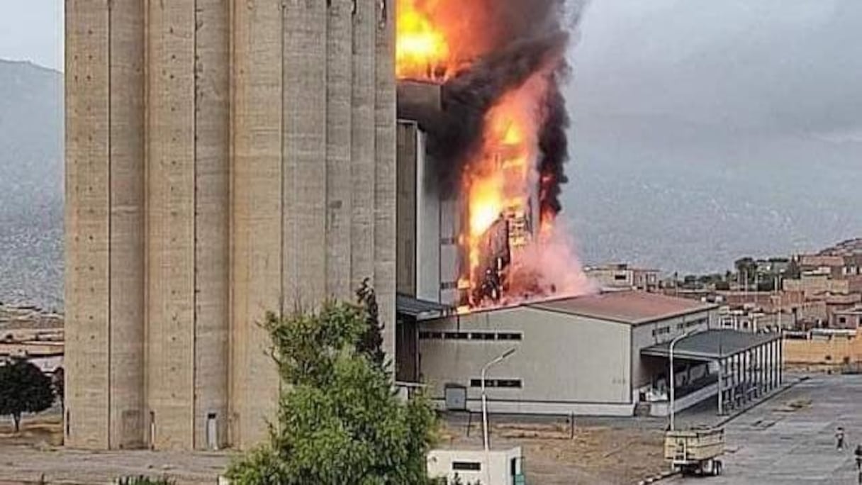 Minoteries des Aures en flamme, ce mercredi 25 août 2021.