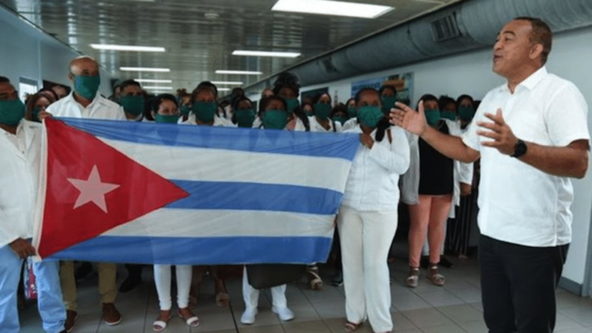 Des médecins cubains.