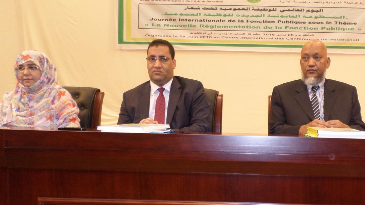Ould Diaye (au milieu), ministre mauritanien des Finances, lors d'une manifestation organisée en commémoration de la Journée internationale de la Fonction publique en 2016.