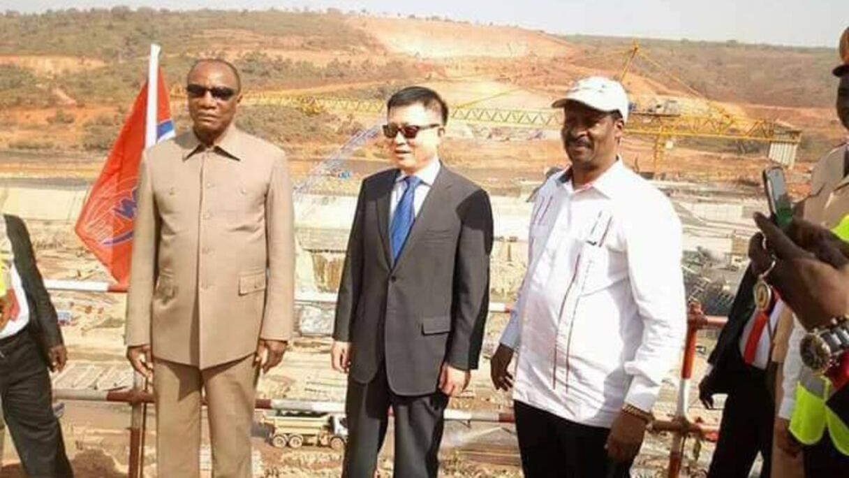 Alpha Condé sur le site de Souapiti.