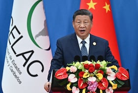 Le président chinois Xi Jinping s'exprime lors de la cérémonie d'ouverture de la quatrième réunion ministérielle du Forum Chine-Communauté des États d'Amérique latine et des Caraïbes (CELAC), à Pékin, le 13 mai 2025