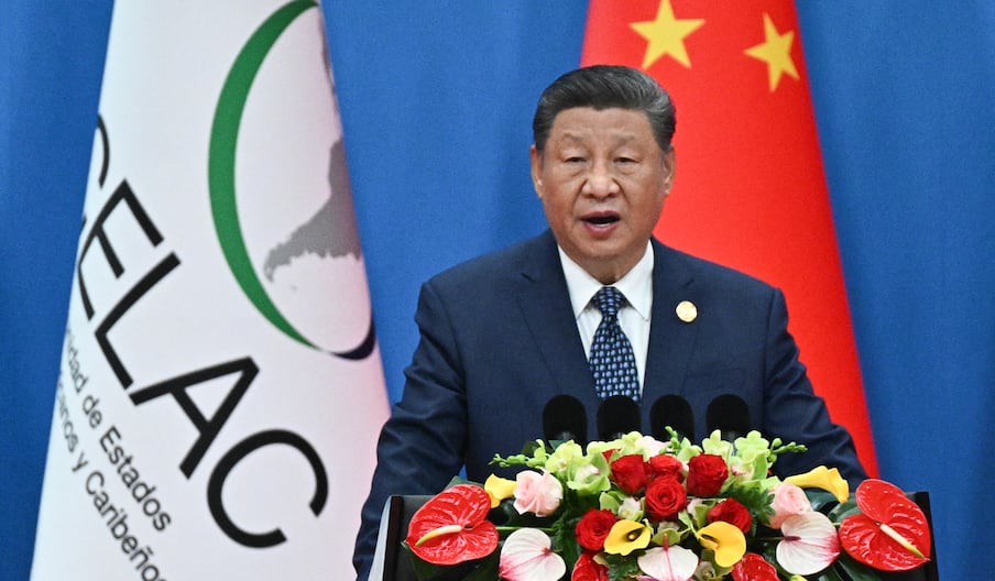 Le président chinois Xi Jinping s'exprime lors de la cérémonie d'ouverture de la quatrième réunion ministérielle du Forum Chine-Communauté des États d'Amérique latine et des Caraïbes (CELAC), à Pékin, le 13 mai 2025