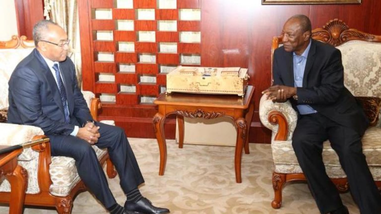 Ahmad Ahmad, président de la CAF, reçu par le président guinéen Alpha Condé.
