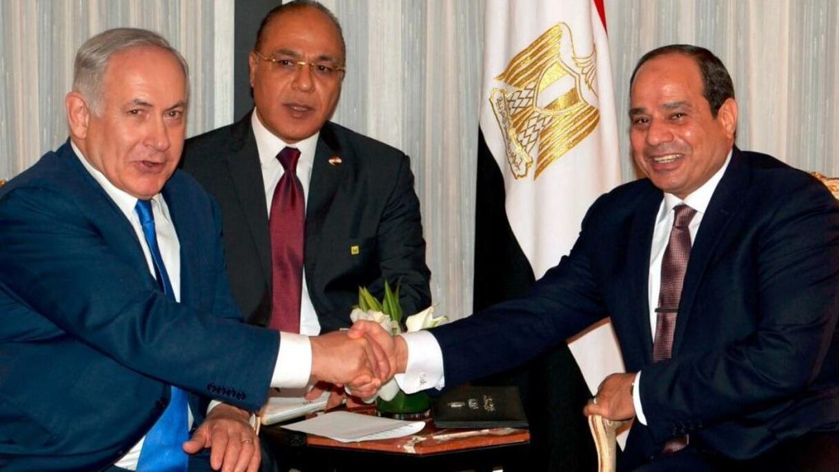 Le Premier ministre Benjamin Netanyahu avec le président égyptien Abdel Fattah el-Sissi, à New York, le 18 septembre 2017.
