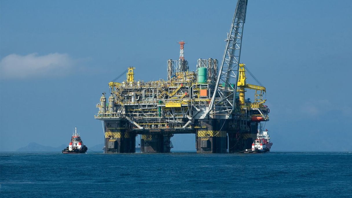 Une plateforme pétrolière.