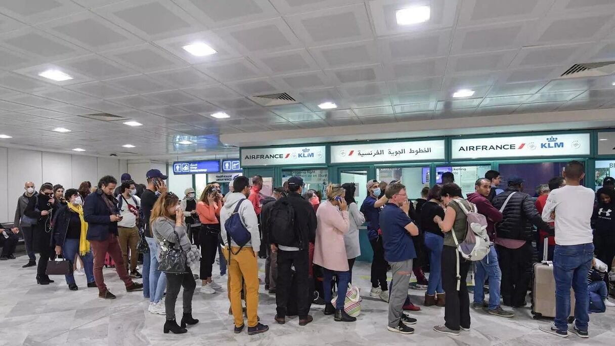 A cause de la faiblesse des tests effectués en Algérie, les voyageurs transportent avec eux le virus hors du pays.