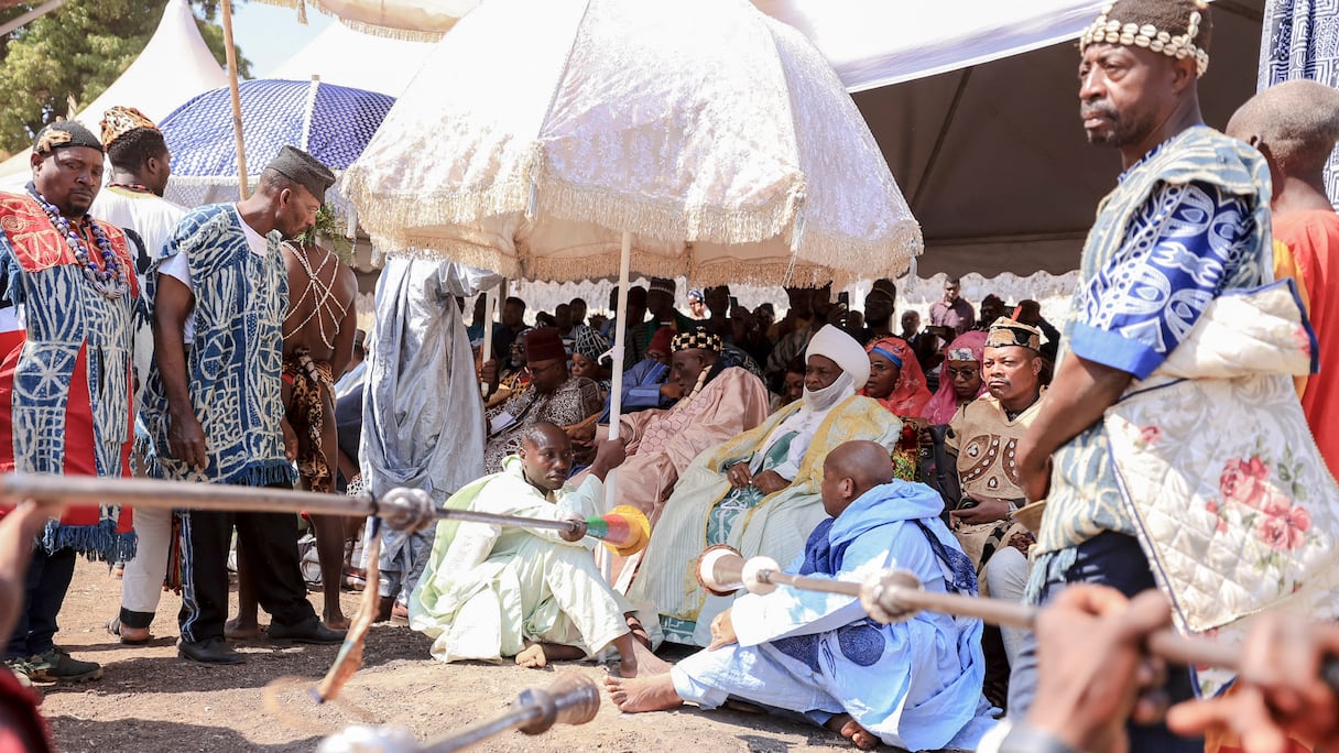 Des chefs traditionnels participent au festival du Nguon du peuple Bamoun à Foumban, le 7 décembre 2024