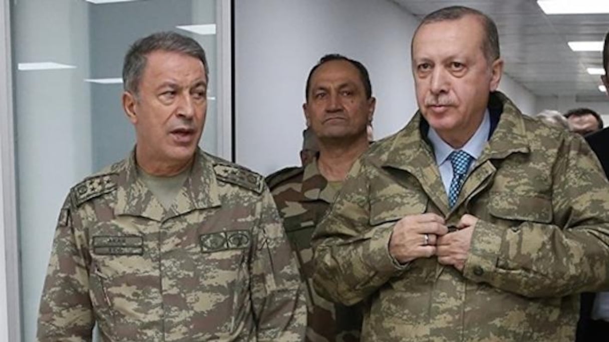Le ministre turc de la Défense Hulusi Akar en compagnie du président Recep Tayyip Erdogan.