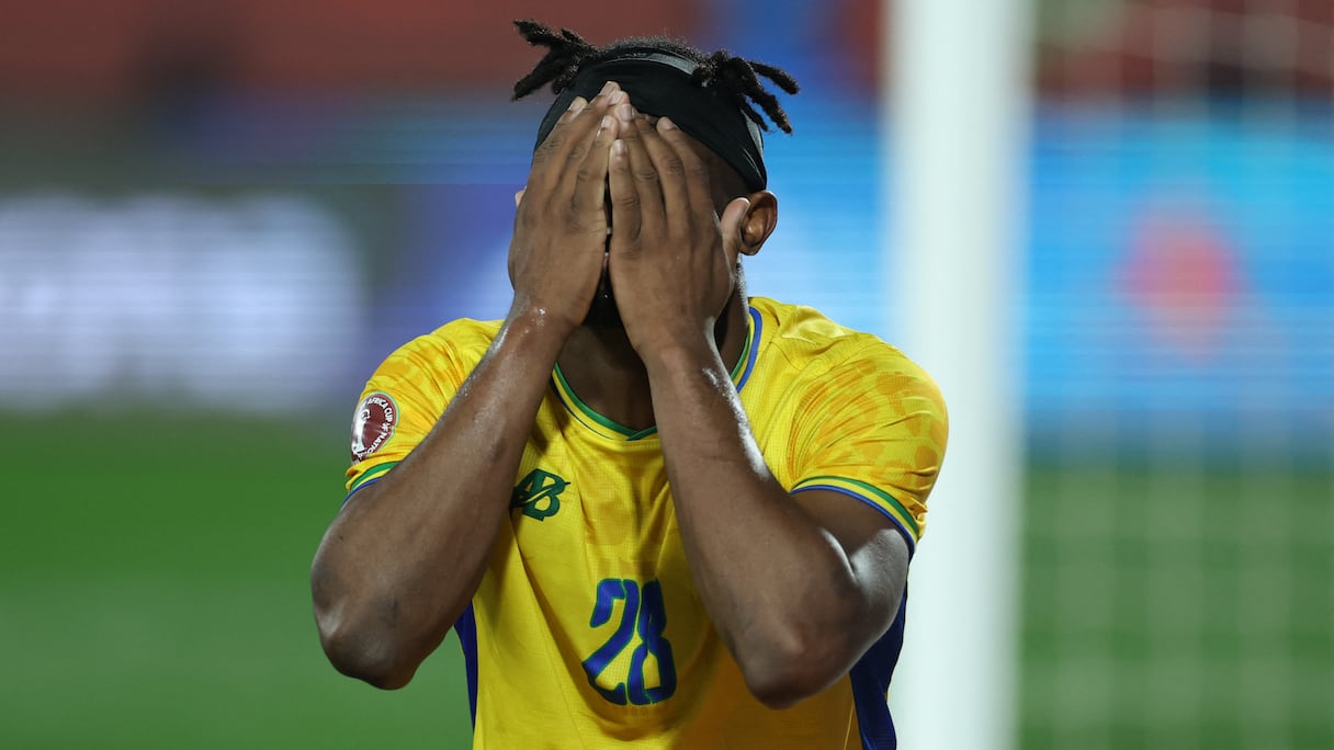 L'attaquant du Gabon, Malick Evouna après avoir raté un but contre le Cameroun à la CAN 2025, à Agadir (Maroc) le 24 décembre 2025