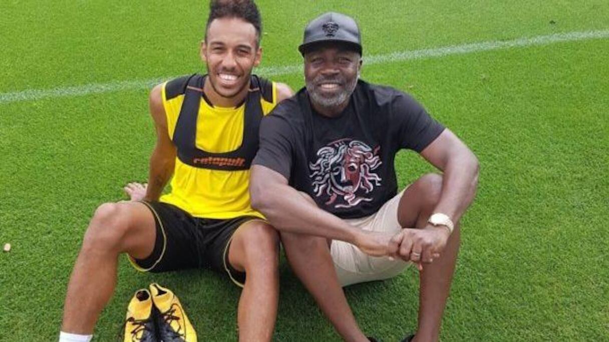 Pierre-Emerick Aubamayang avec son père Pierre Aubame.