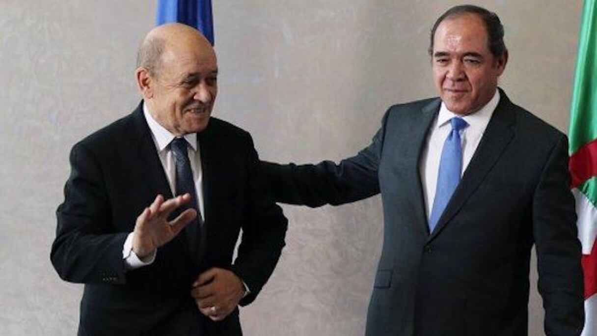 Jean-Yves Le Drian et Sabri Boukadoum, les deux ministres français et algérien des Affaires étrangères.