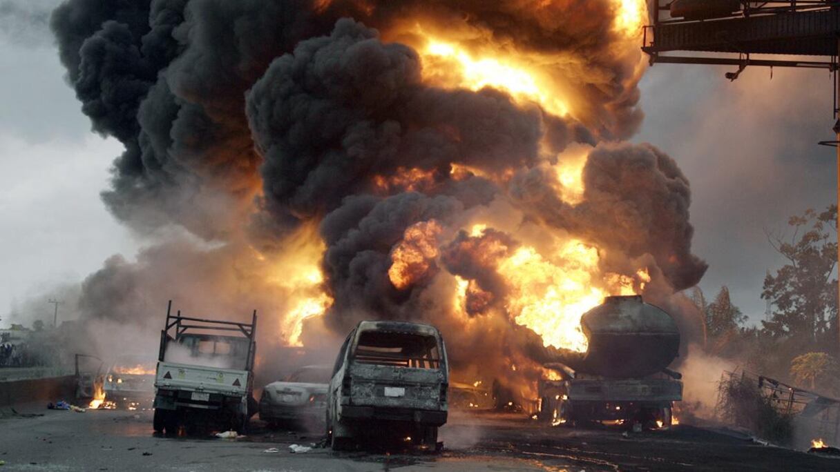 Finalement, ce sont quelque 93 personnes qui ont trouvé la mort dans l'incendie du camion citerne.