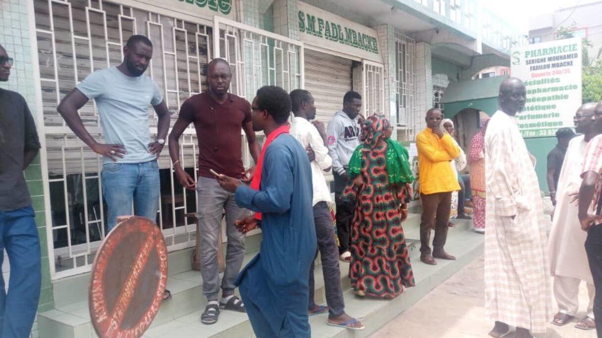 Des agents de la pharmacie en sit-in