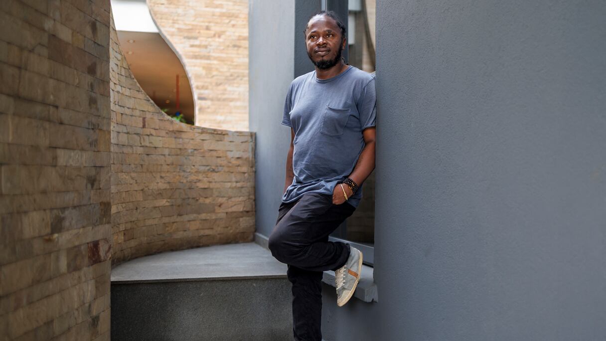 L'ambassadeur de bonne volonté et ancien enfant-soldat en Sierra Leone, Ishmael Beah, 24 ans, à Nairobi le 5 décembre 2024