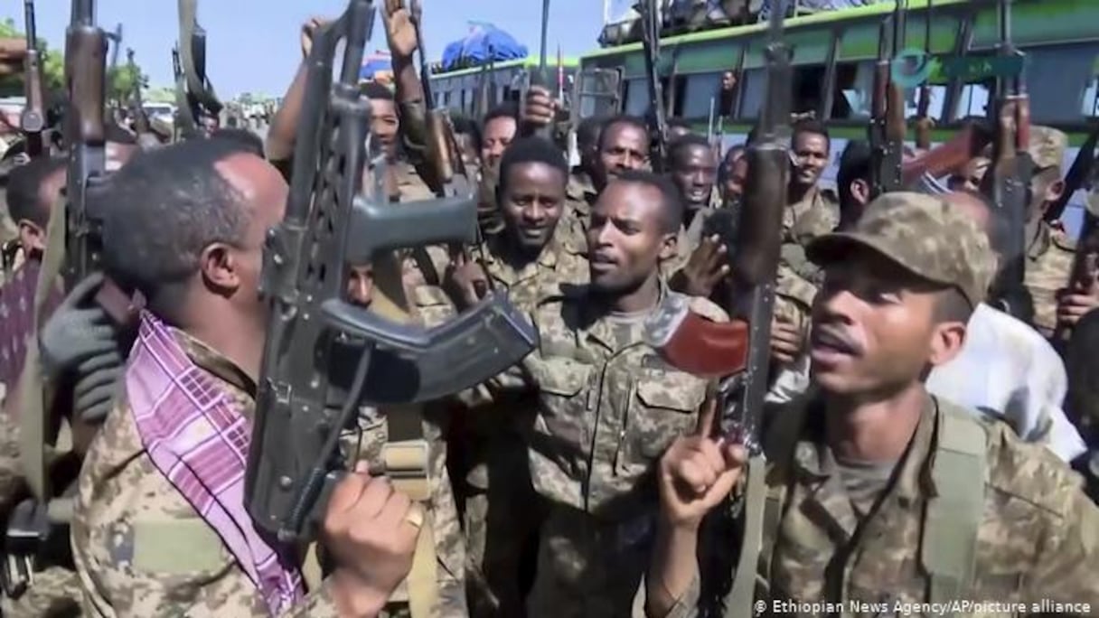 Soldats éthiopiens célébrant une de leurs victoires à la frontière avec le Tigré.