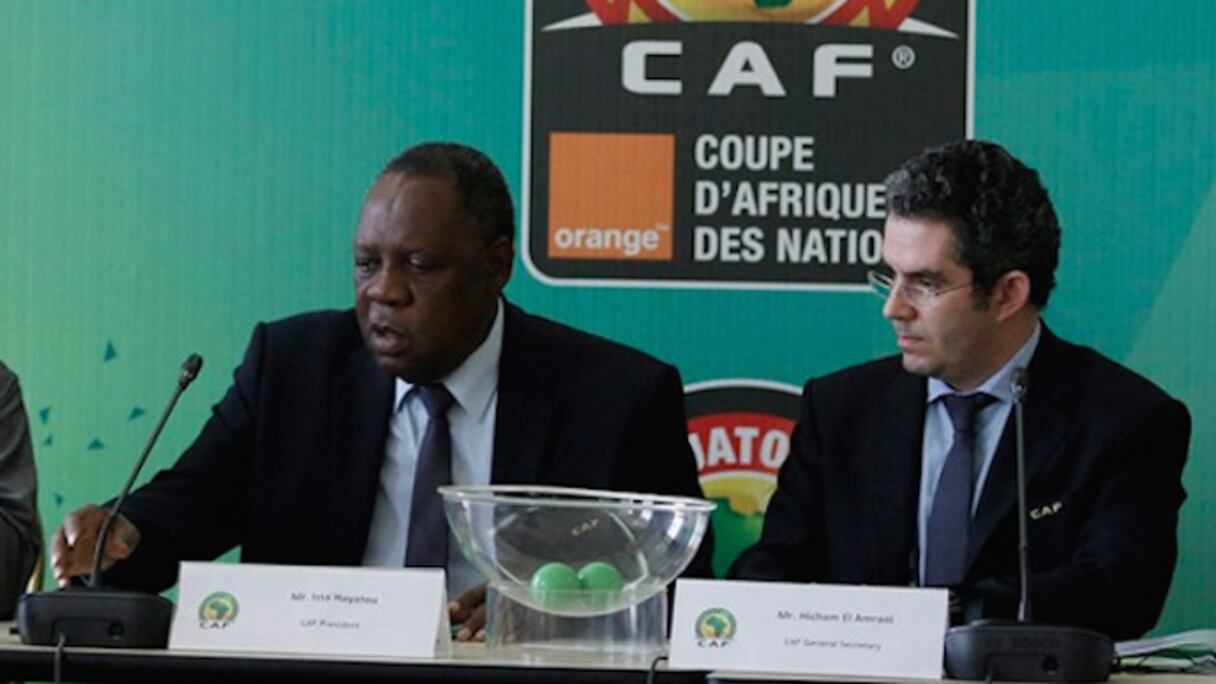 Issa Hayatou, ancien président de la CAF, et Hicham el-Amrani, ancien Secrétaire général de la CAF.