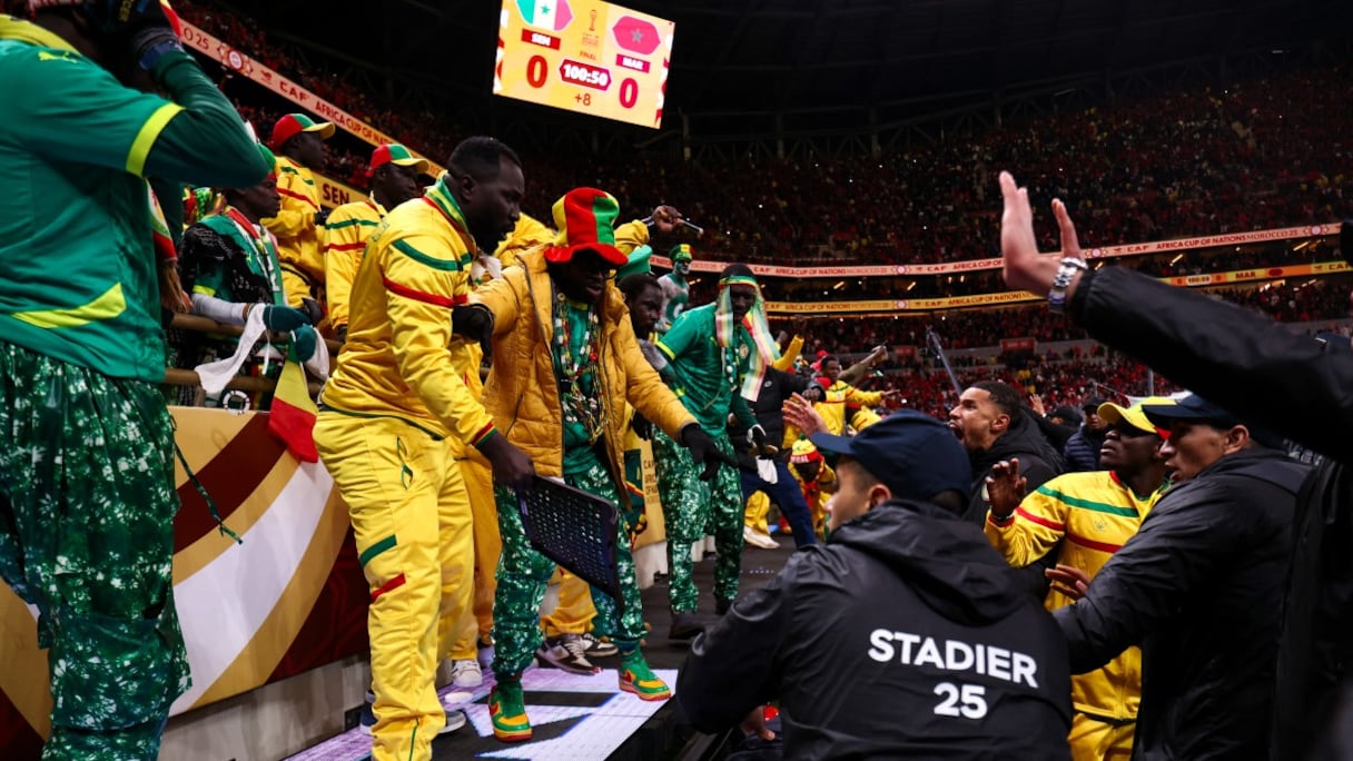 Lors des actes de hooliganisme perpétrés par des supporters sénégalais au stade Moulay Abdellah à Rabat en marge de la finale de la CAN 2025.