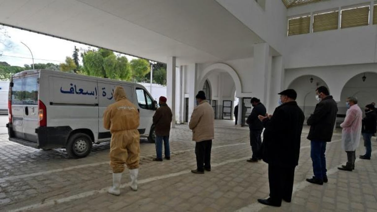 Prière mortuaire pour les morts du Covid-19 en Tunisie.