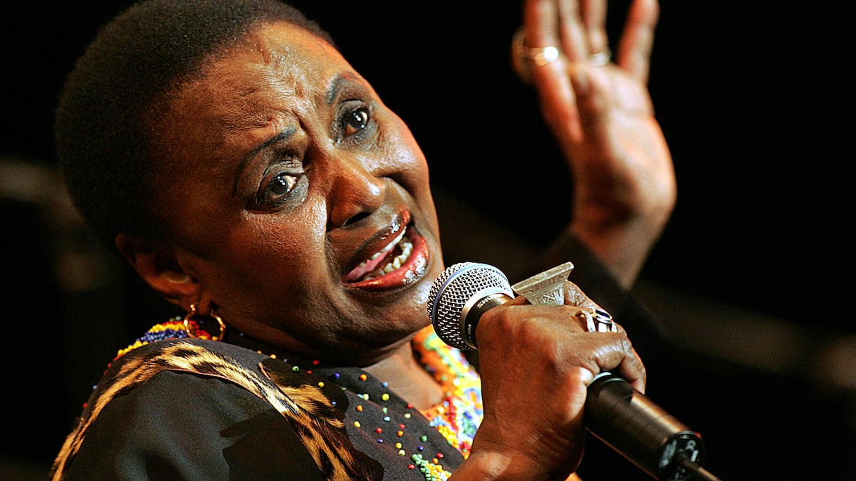 Miriam Makeba lors de sa tournée internationale d'adieu, le 26 septembre 2005 à Johannesburg, sa ville natale. Elle avait 73 ans