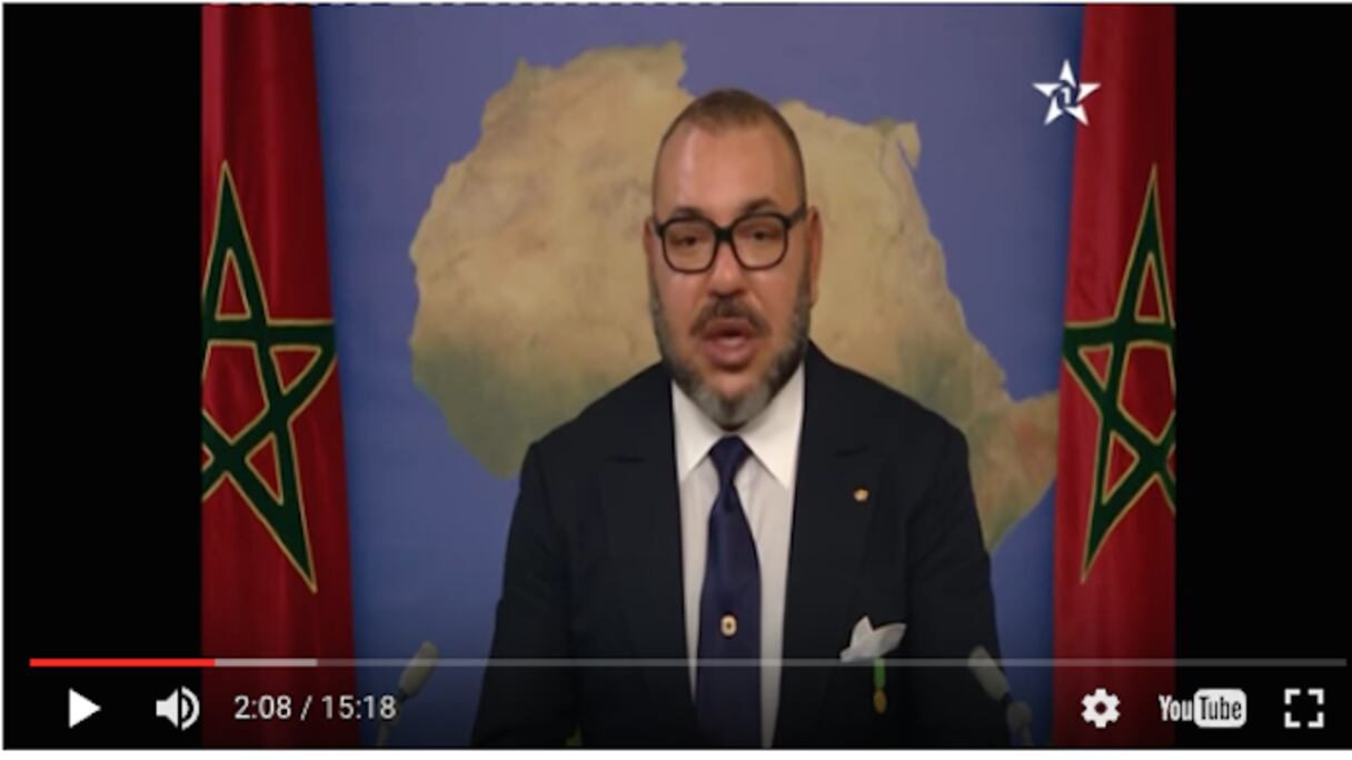 Mohammed VI roi du Maroc prononçant un discours historique lors du 41e anniversaire de la Marche verte à Dakar (Sénégal).