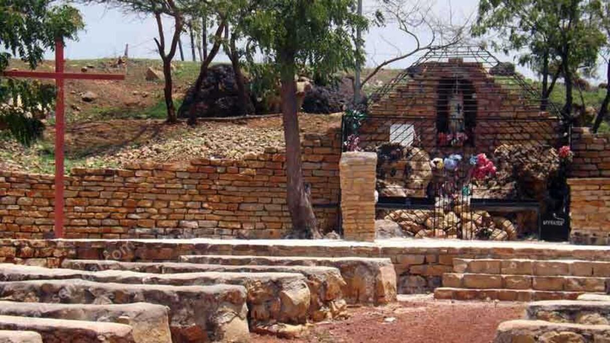 Notre Dame de la Délivrance dans sa grotte de Popenguine.