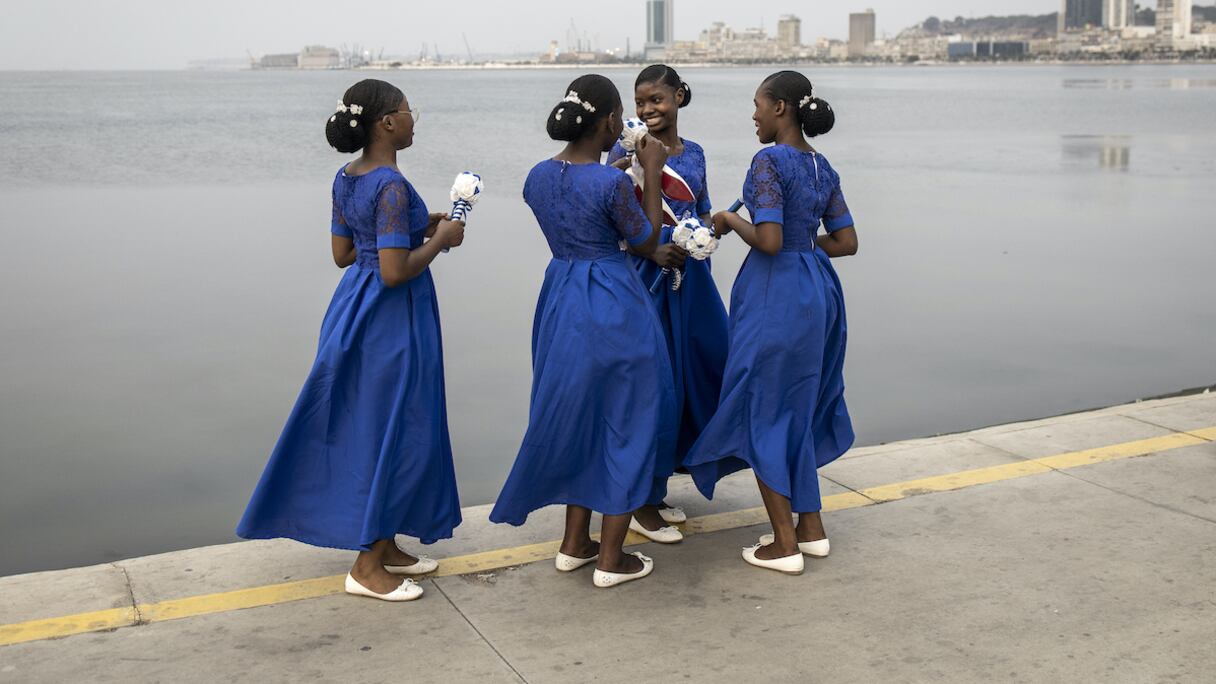 Des jeunes angolaises, filles d'honneur, lors d'un mariage à Luanda.