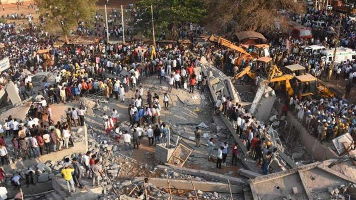 Les raisons de l'effondrement du bâtiment demeurent inconnues.