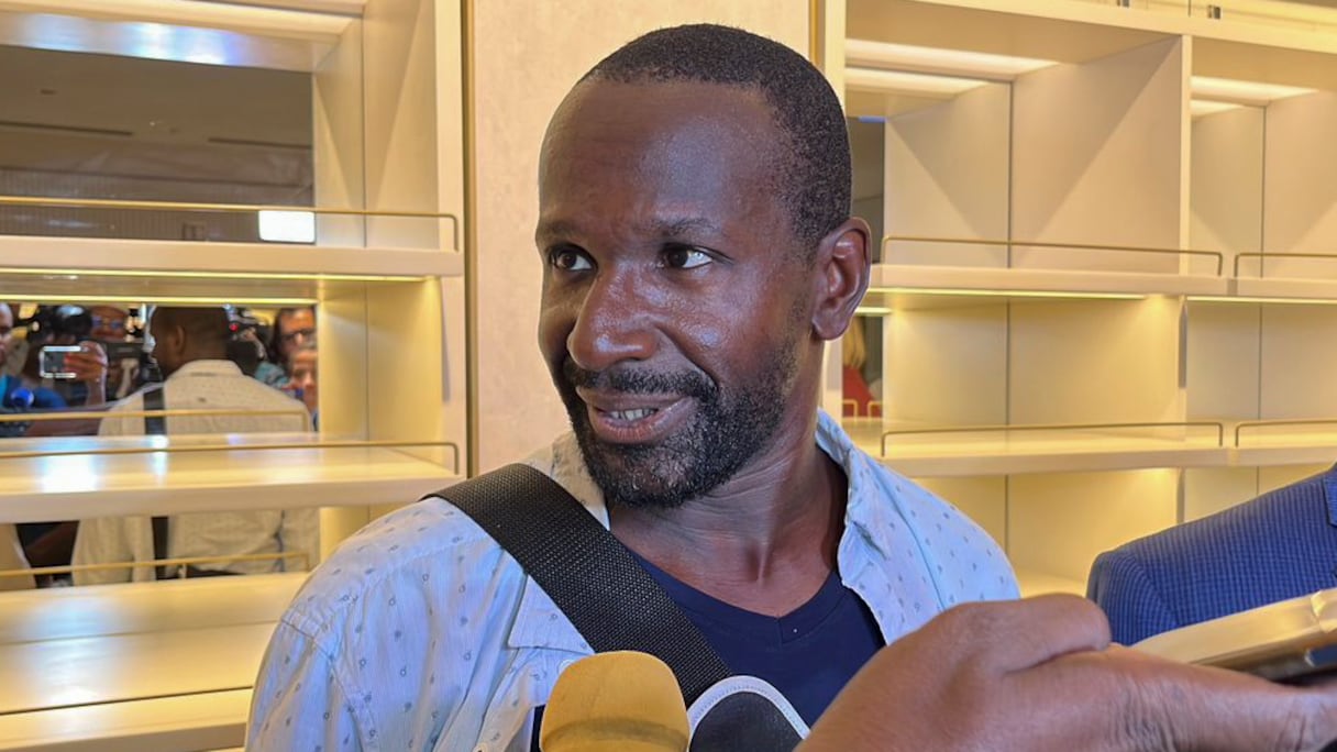Le journaliste français Olivier Dubois à son arrivée à l'aéroport de Niamey, le 20 mars 2023.