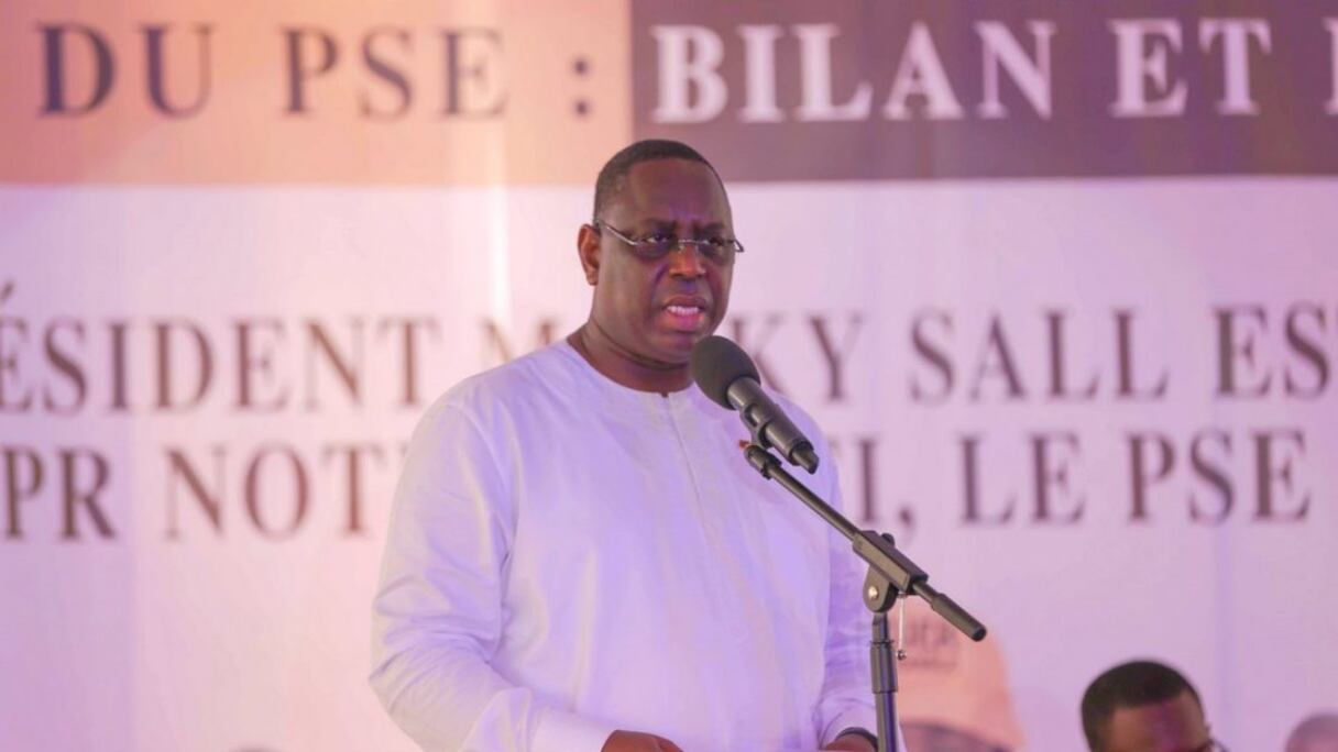 Macky Sall tape du point sur la table pour éviter les travers du régime de Wade.